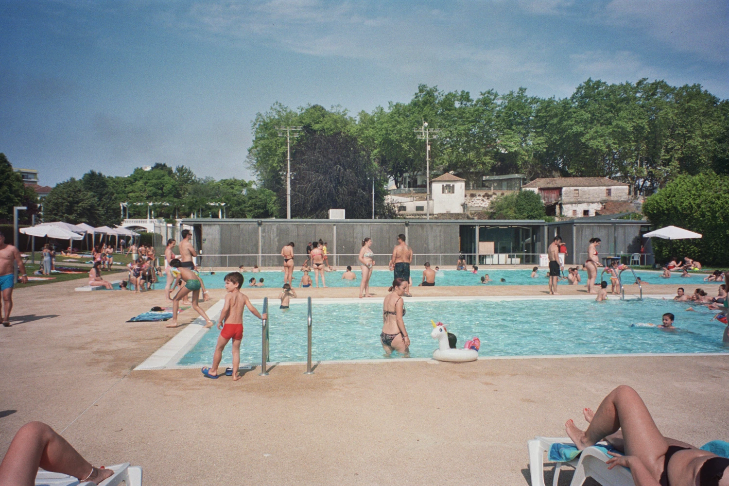 verão em portugal shot on Kodak Portra 400 with a Rollei Giro 70, by Winnie