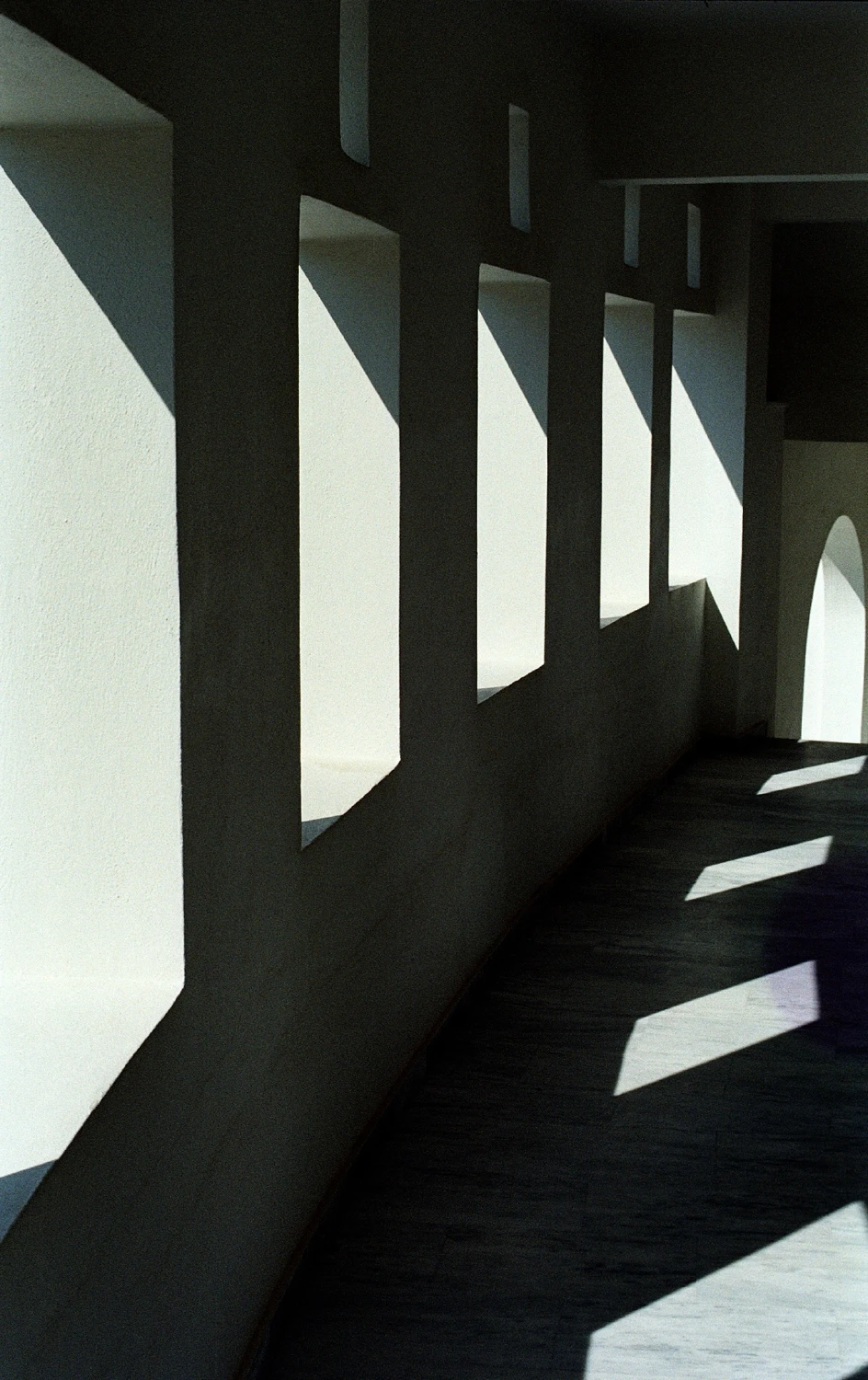 santorini shot on Fujifilm FujiColor C200 with a Leica R6, by kevin nick