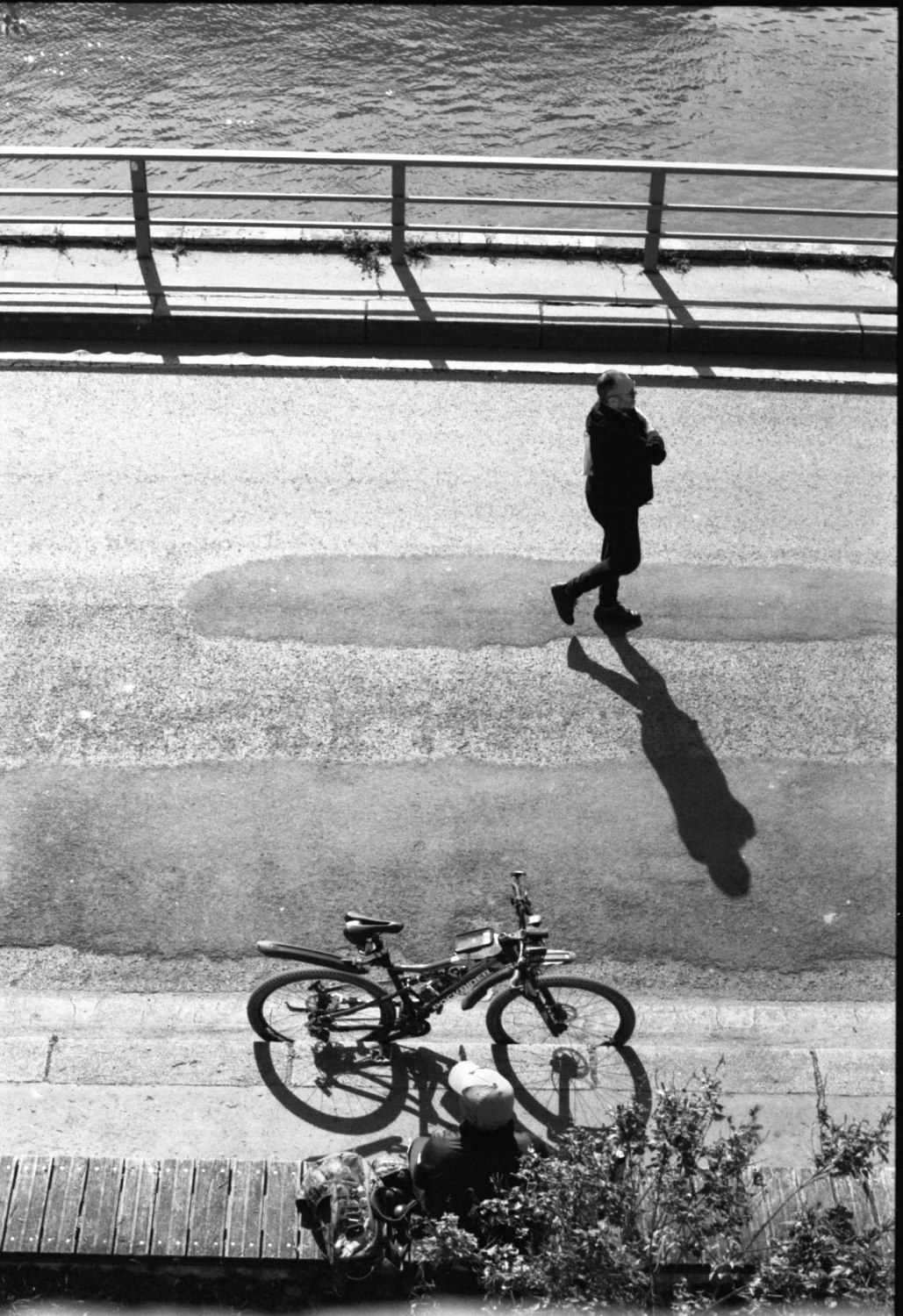 Paris shot on Ilford Delta 400 with a Minolta, by Sanja Lesniowska