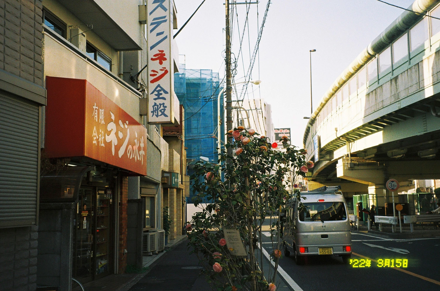 Kannana road shot on Kodak Gold 200 with a Canon Autoboy Juno, by Ella