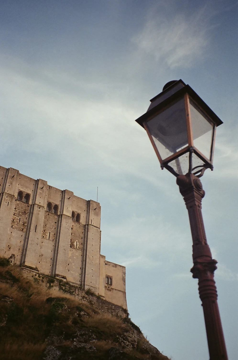 lampadaire shot on Kodak Gold 200 with a Pentax IQZoom 900, by Cha