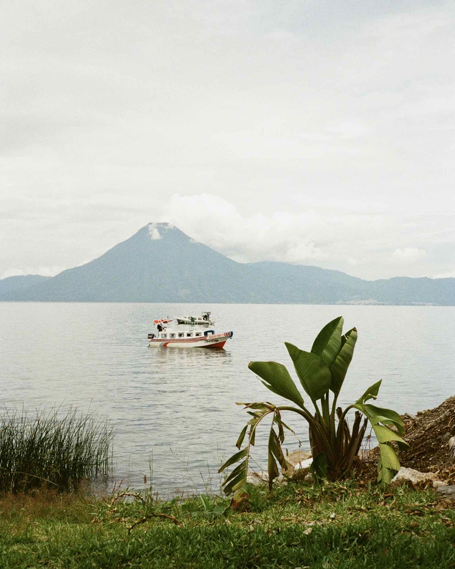 Lanchas shot on Kodak UltraMax 400 with a Ricoh 500G, by brad