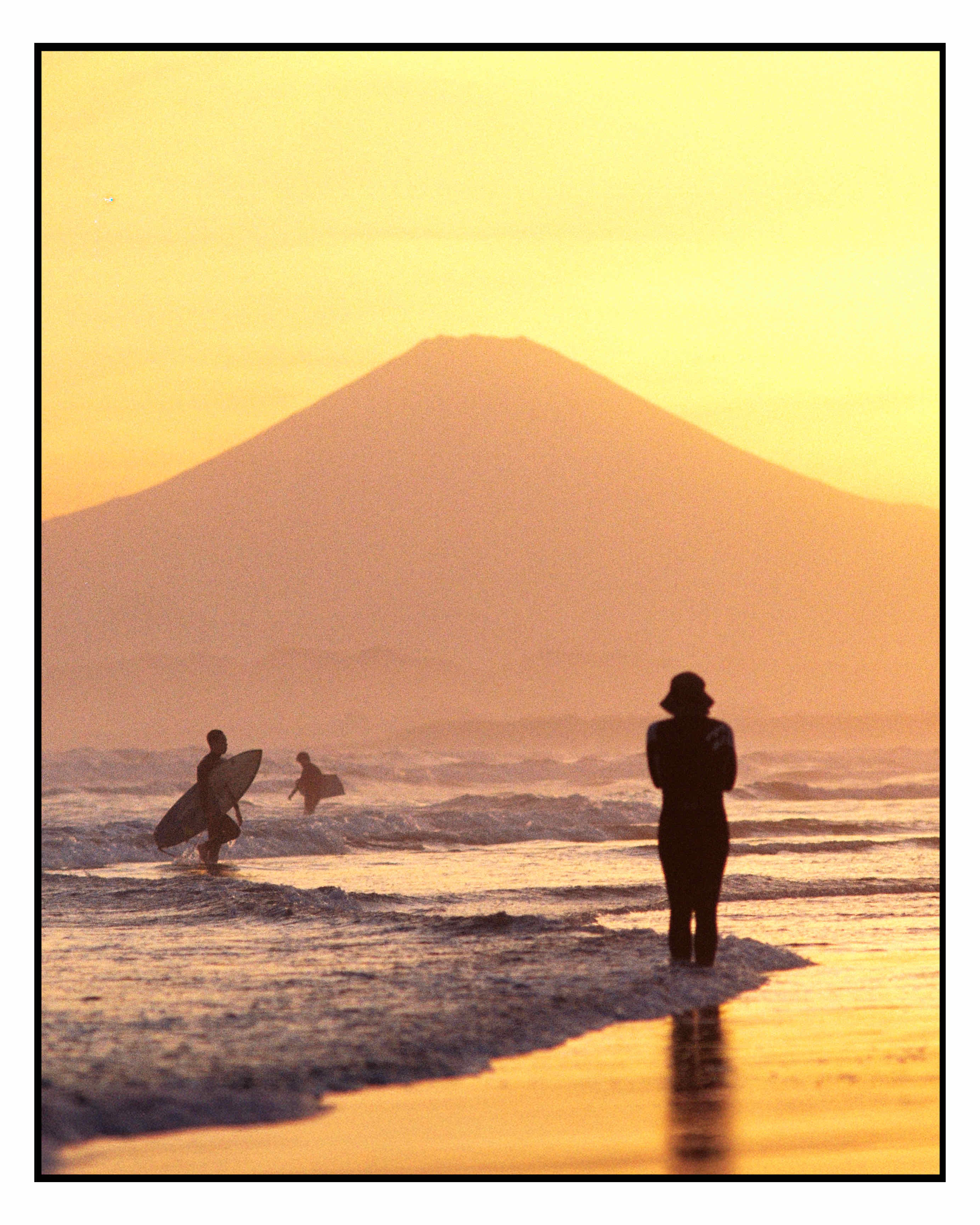 Mount Fuji Sunsets shot on Kodak Proimage 100 with a Nikon FM3A, developed at Osawa Camera, by Marc