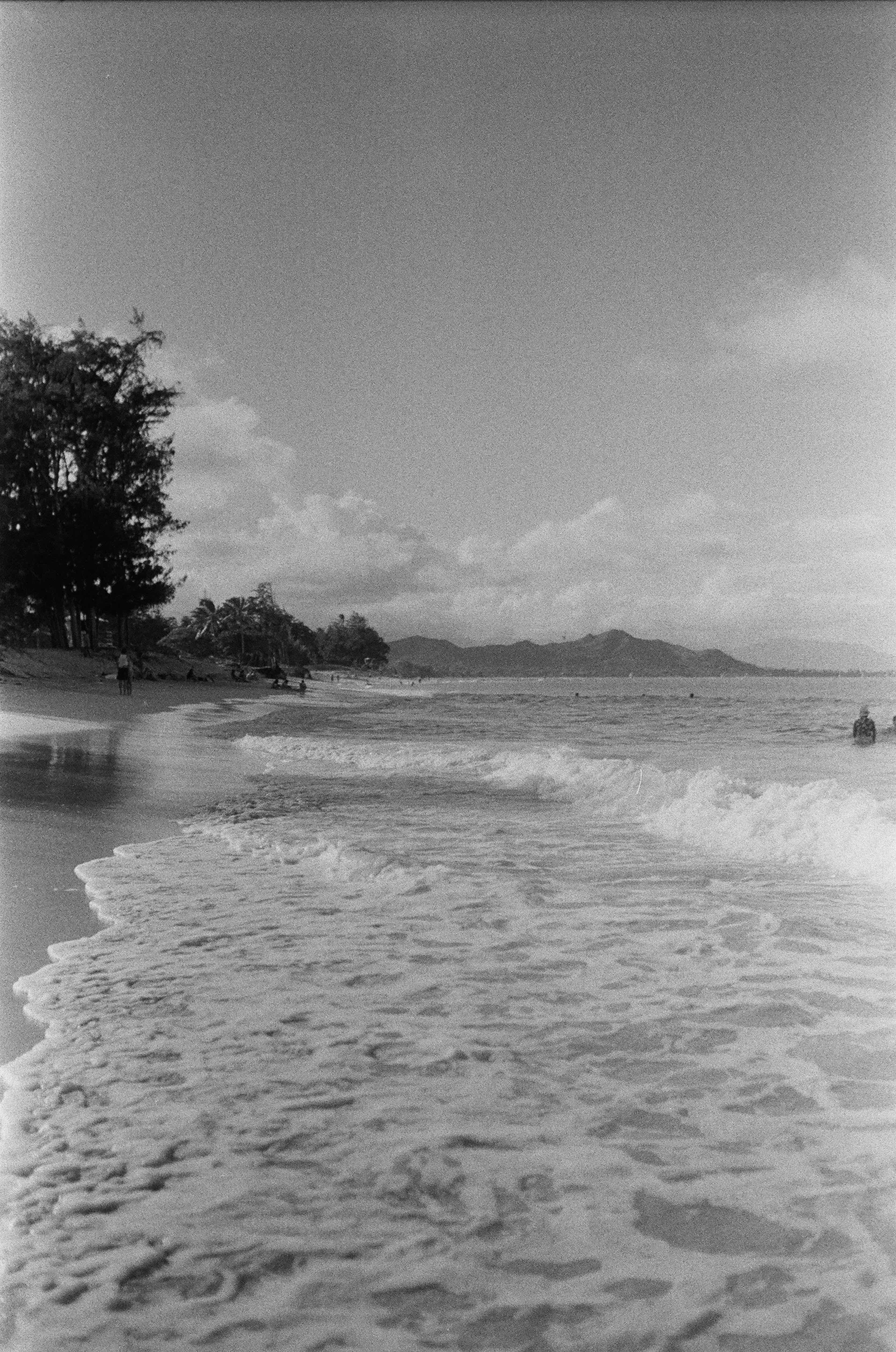 Hawaii on b&w shot on Kodak Tri-X 400 with a Nikon FM, developed at East LA Film Shop, by Angel.