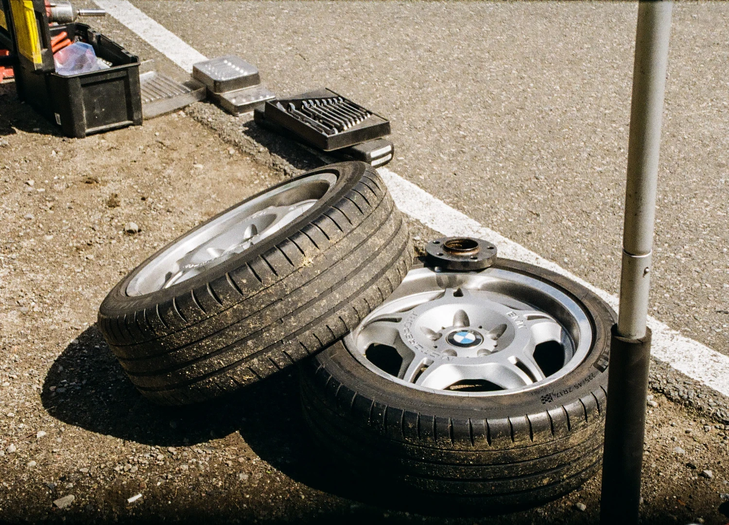 Paddock wheel-swap shot on Kodak Gold 200 with a Yashica Samurai X3.0, by Mario