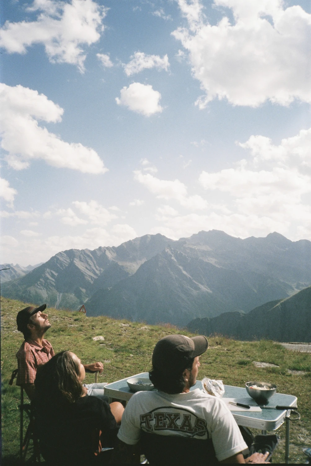 Les Alpes II shot on Fujifilm FujiColor C200 with a Minolta Freedom III, by Catarina