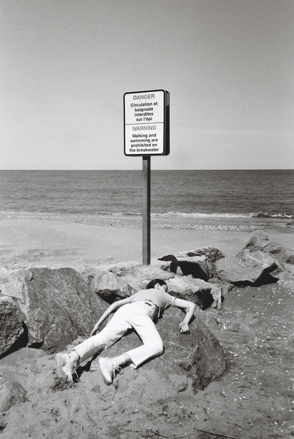perrine on the shore shot on Nation Photo Nation Photo 400 with a Olympus Superzoom 70, by menacecheval
