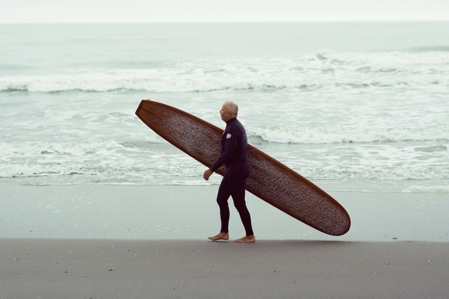 The last wave shot on Cinestill 400D with a Nikon FE, developed at Cinegrell, by Robster lobster