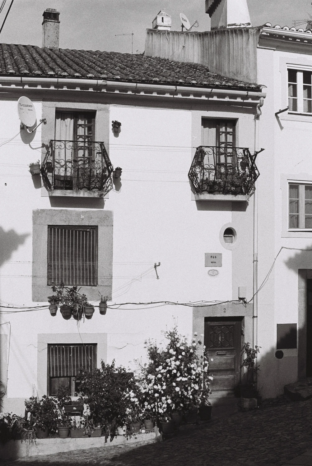 Castelo de Vide shot on Ilford HP5 Plus 400 with a Porst CR-1, by Ricardo Ferreira