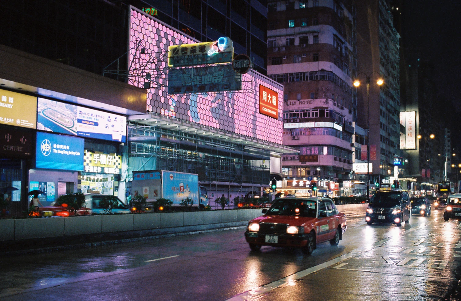 Mong Kok, Hong Kong // 2021 shot on Fujifilm Superia Venus 800 with a Canon Eos Kiss 7, developed at Colorlux, by fishmonkeycow