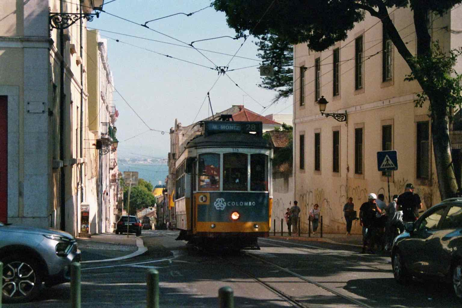 Climbing Lisboa shot on Kodak UltraMax 400 with a Ricoh KR-10 Super, by Zane