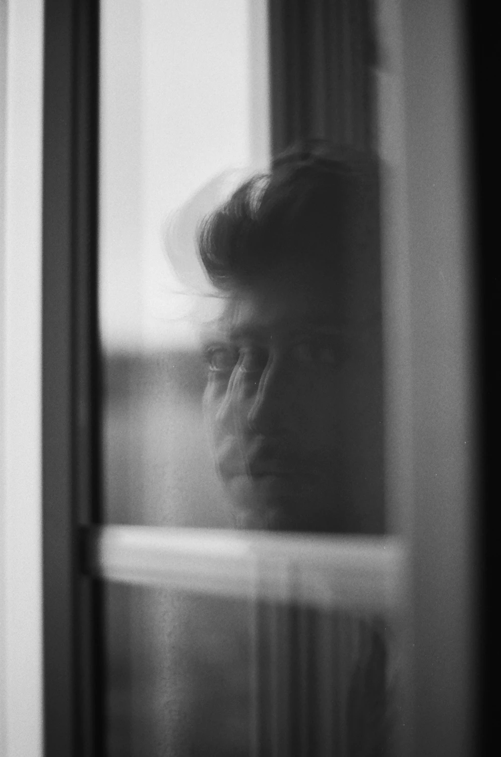 Reflection shot on Ilford HP5 Plus 400 with a Minolta, by Sanja Lesniowska