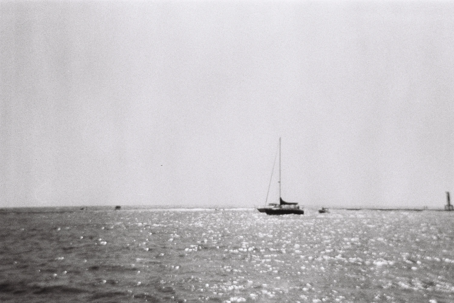 out to sea shot on Arista EDU Ultra 400 with a Suntone MM252, by Mustafa Tikiwala