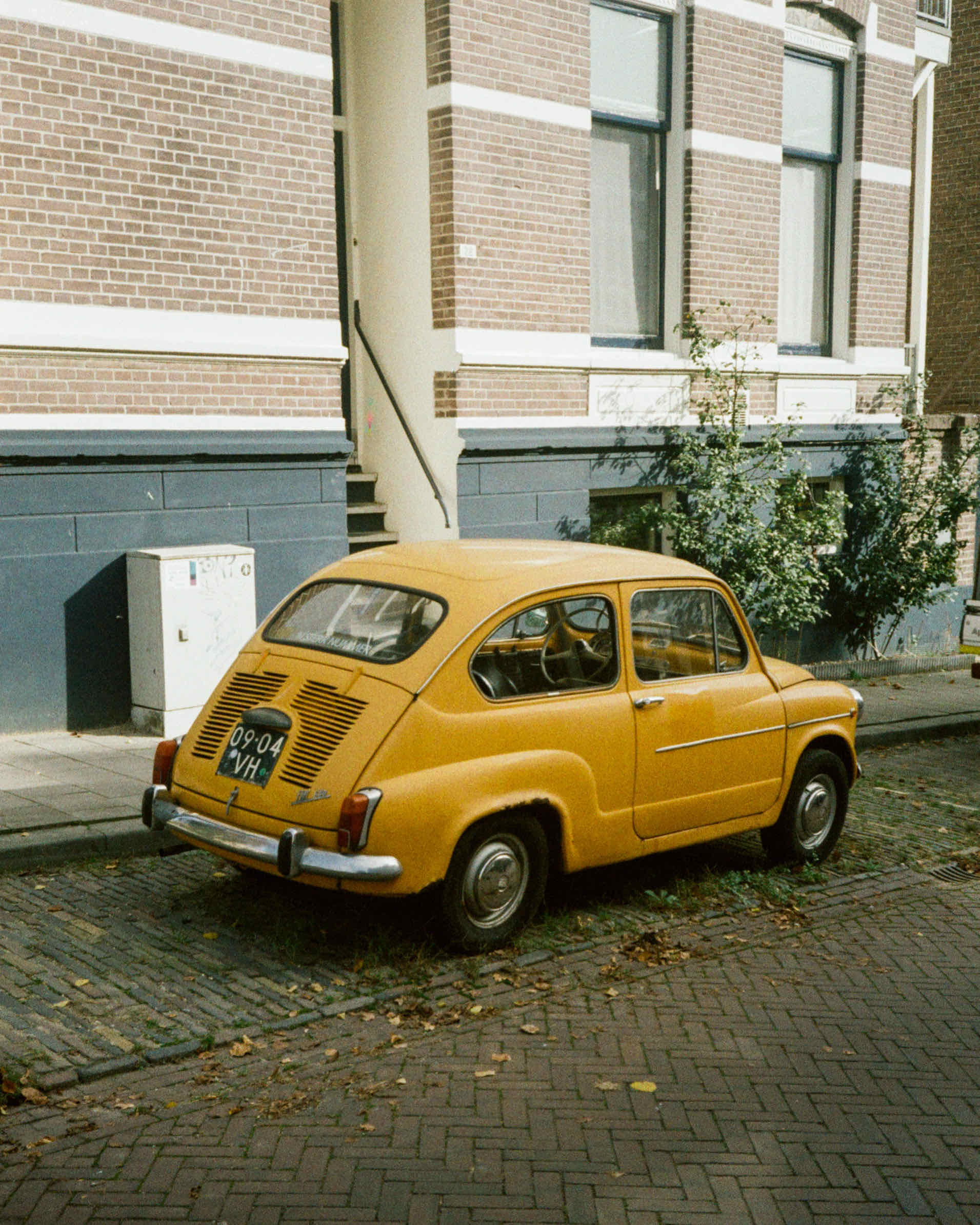 A little sunshine on the street shot on Ilford Ilfocolor 400 Plus with a Olympus AF-1 Super, developed at Foto Verweij, by Steph