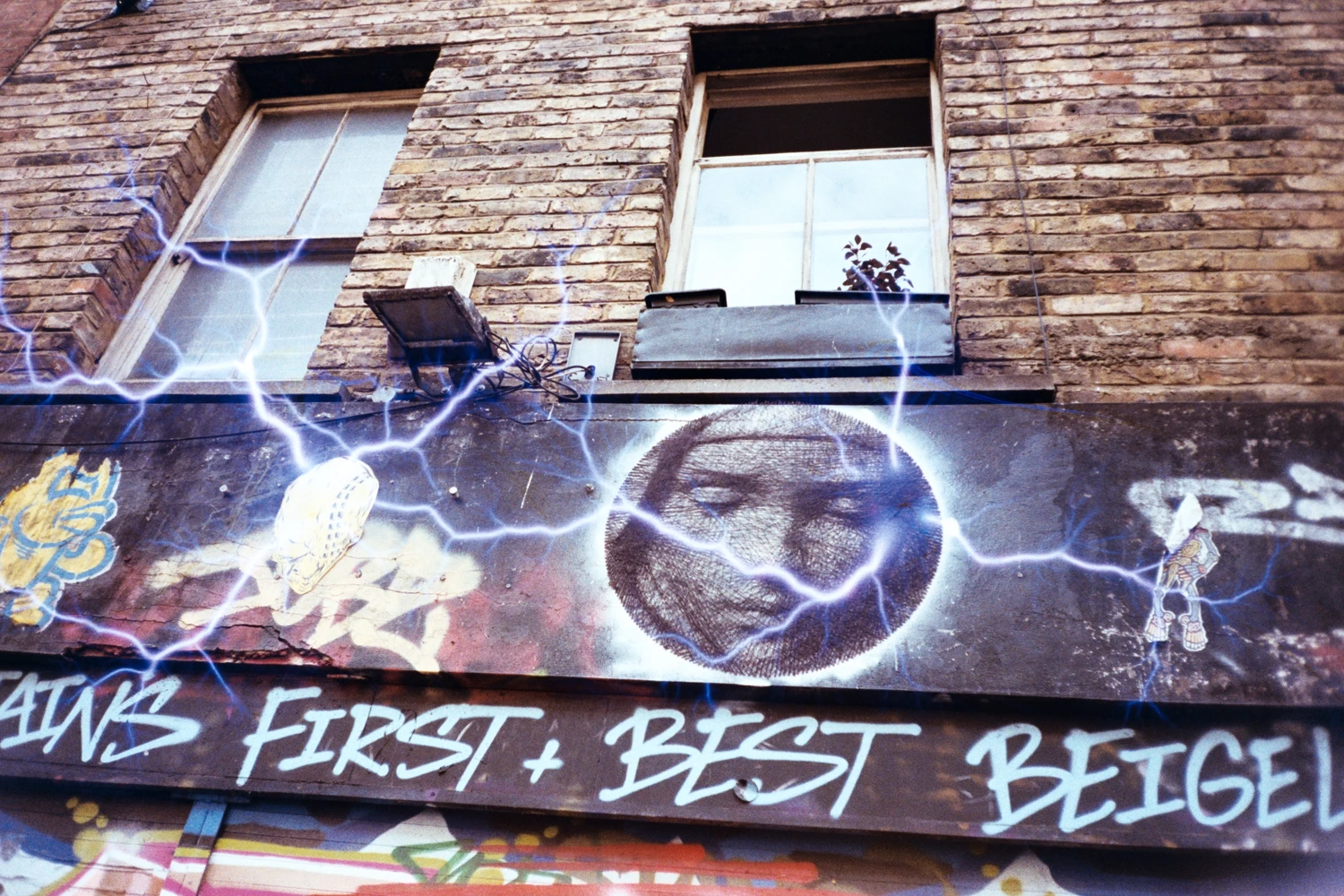 London Street Art shot on Revolog Tesla I 200 with a Olympus AF-10 XB, developed at Khalifa Art Center, by Ri
