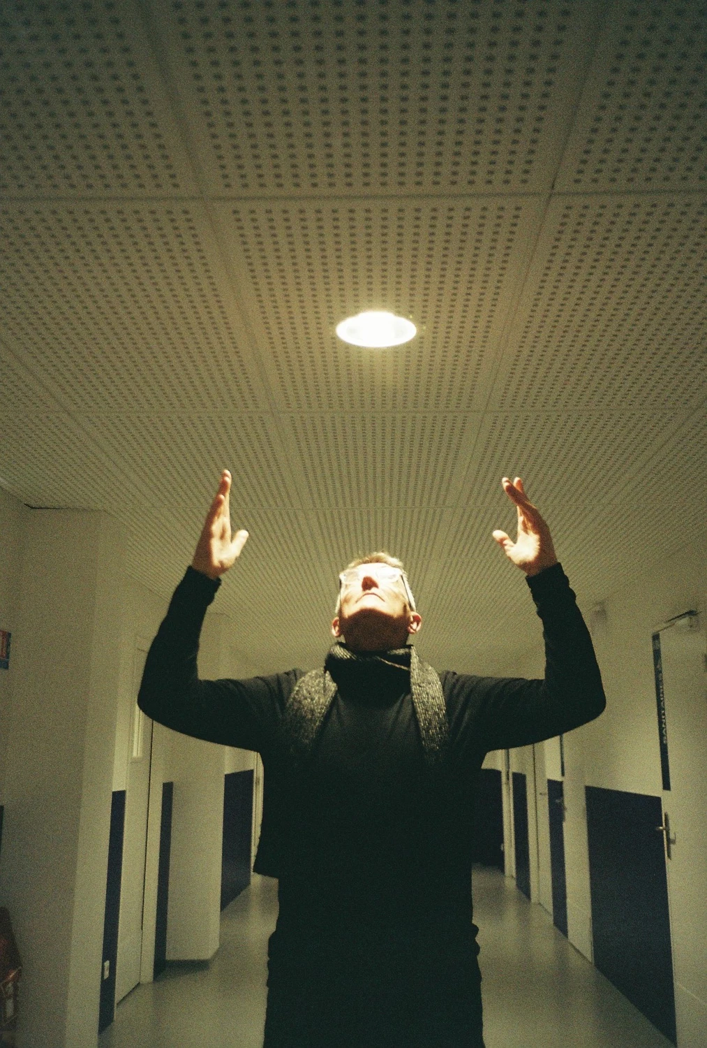 Chère lumière shot on Kodak Gold 200 with a Konica A4, by Emile Lecomte