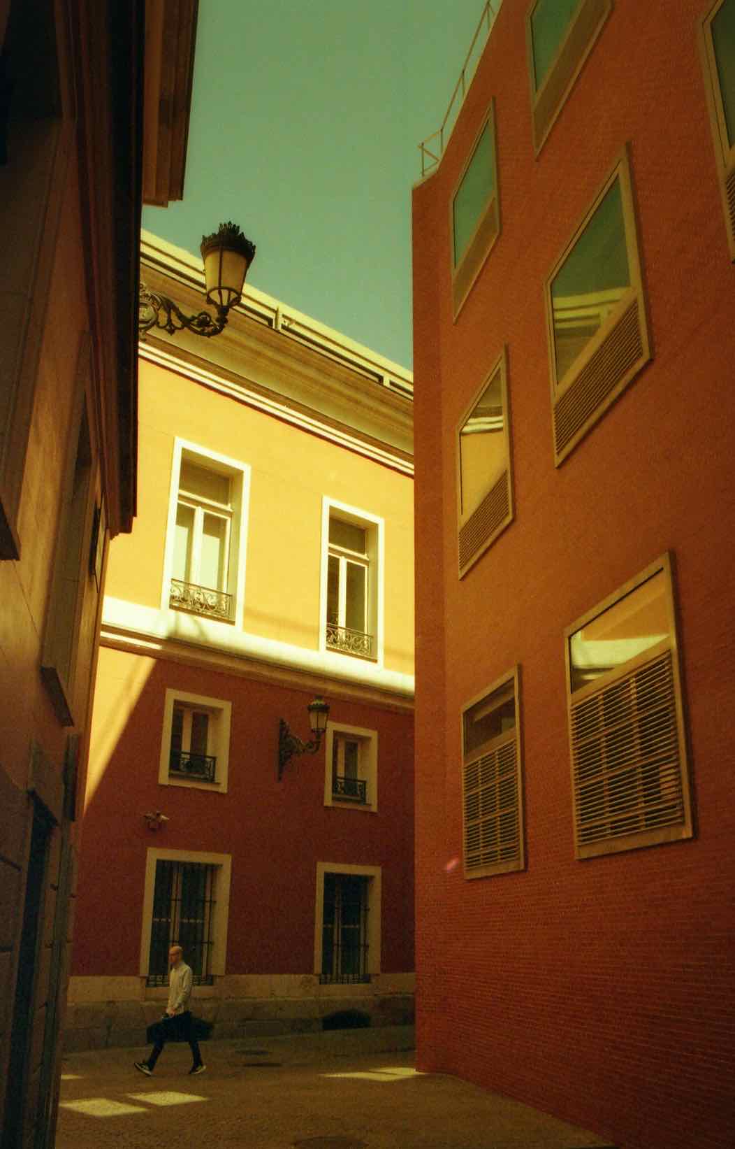 Film photo shot on Dubblefilm Apollo 400 with a Leica R8, developed at Fotocomputo, by Paula