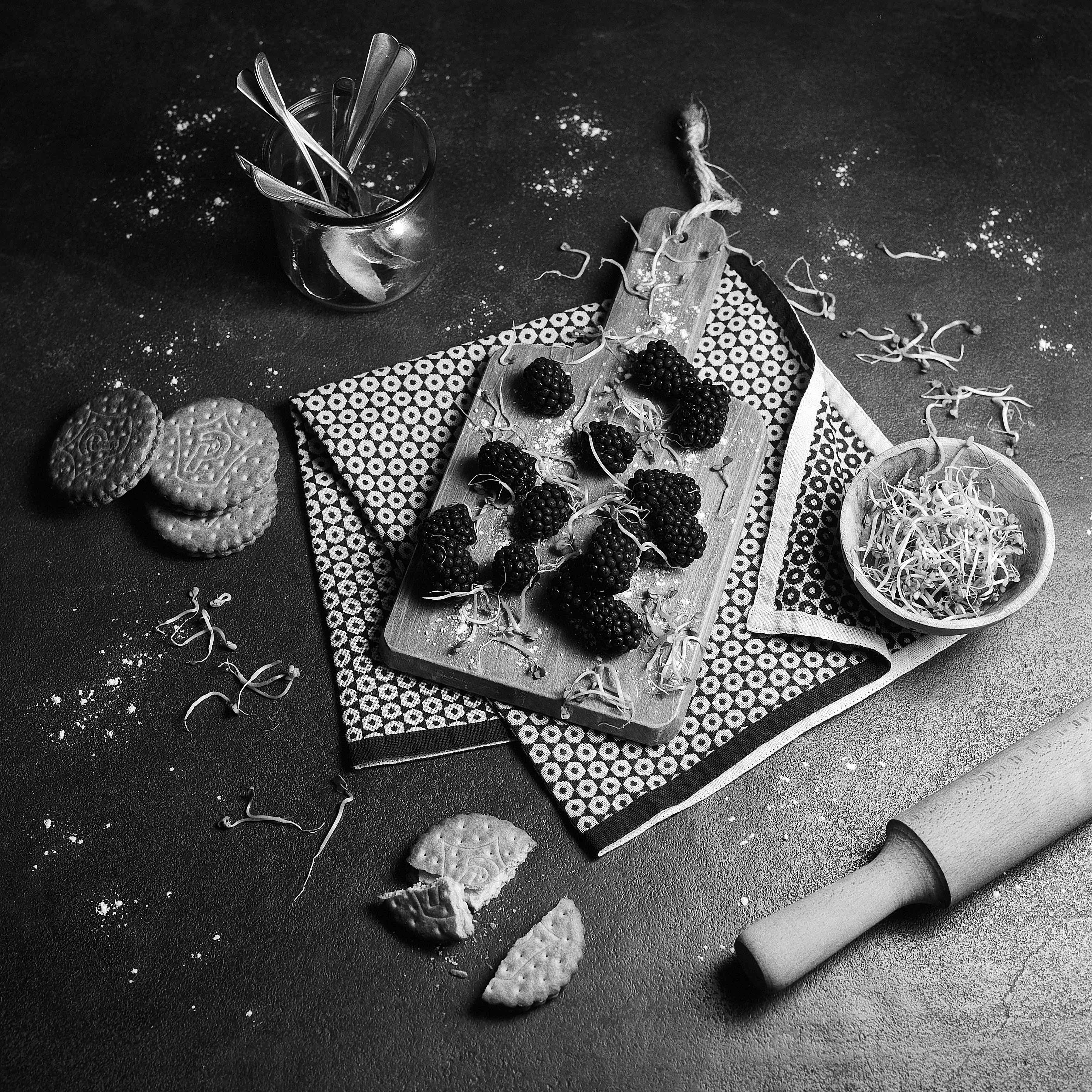 Mûres mures shot on Rollei RPX 100 with a Hasselblad 500CM, developed at Home / Self-Developed, by Cyril b.