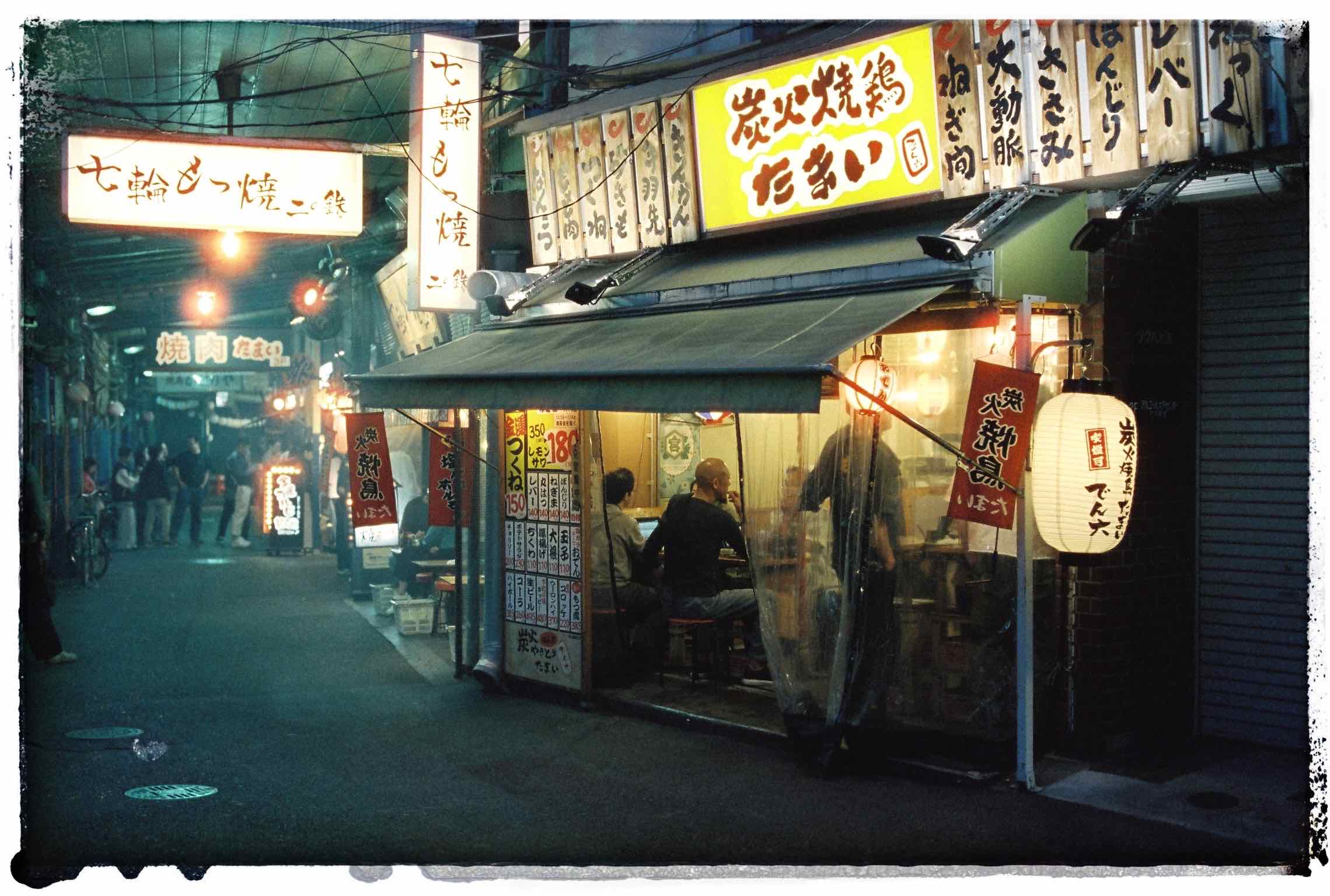 dine in shot on Cinestill 800T with a Leica M7, developed at Osawa Camera, by Nivola