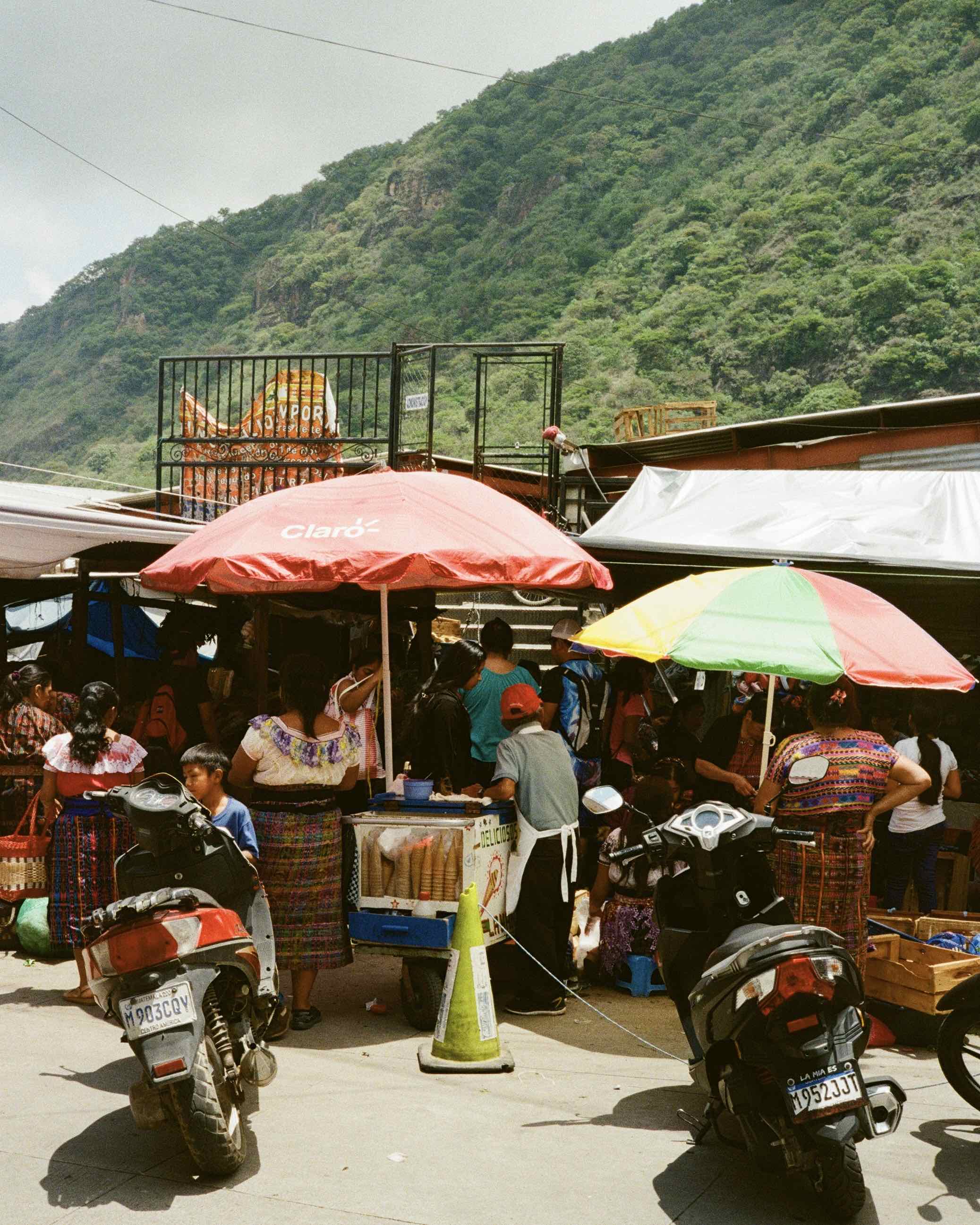Deliciosos Helados shot on Kodak UltraMax 400 with a Ricoh 500G, by brad