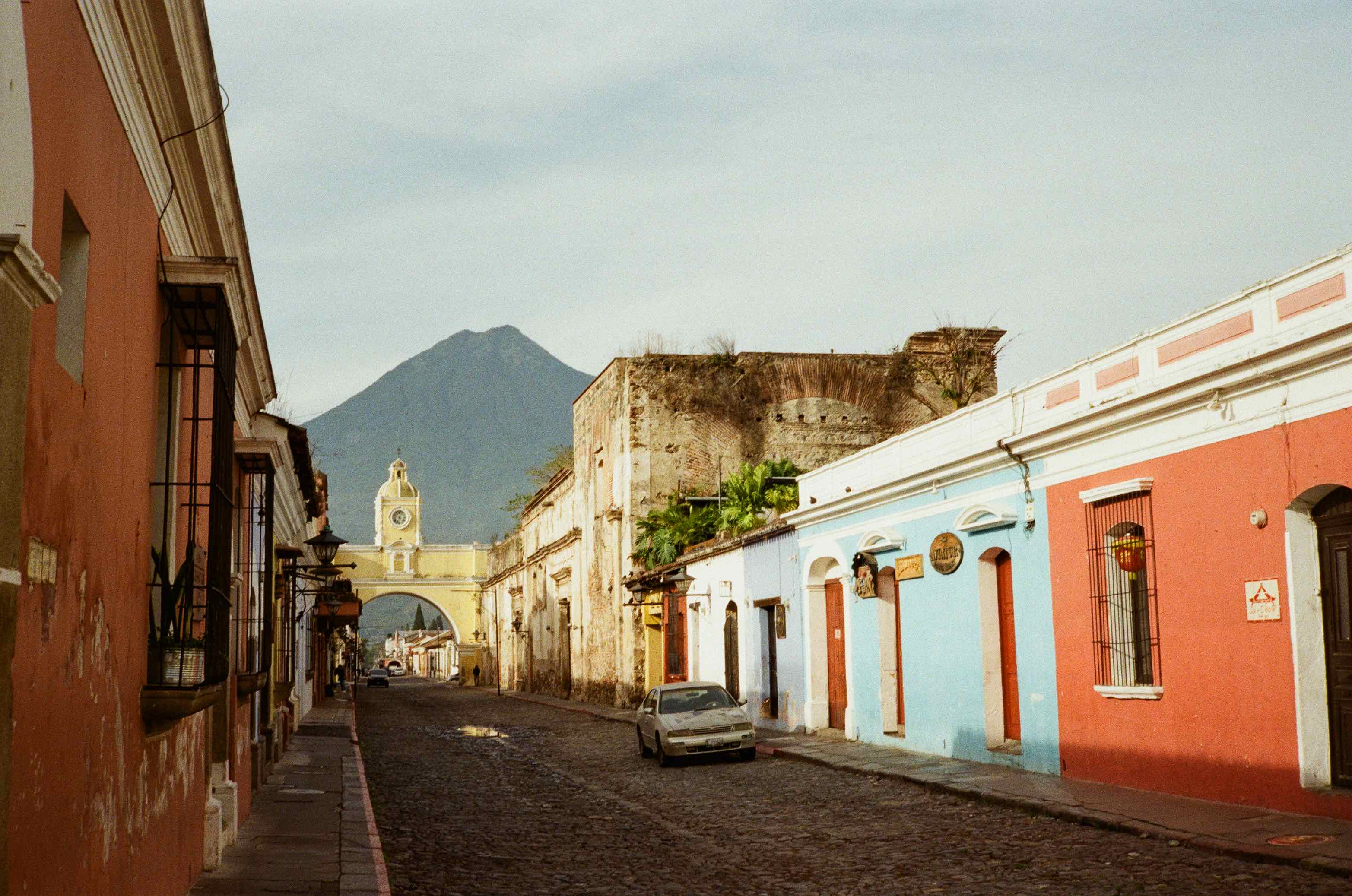 5a Avenida shot on Kodak UltraMax 400 with a Ricoh 500G, by brad