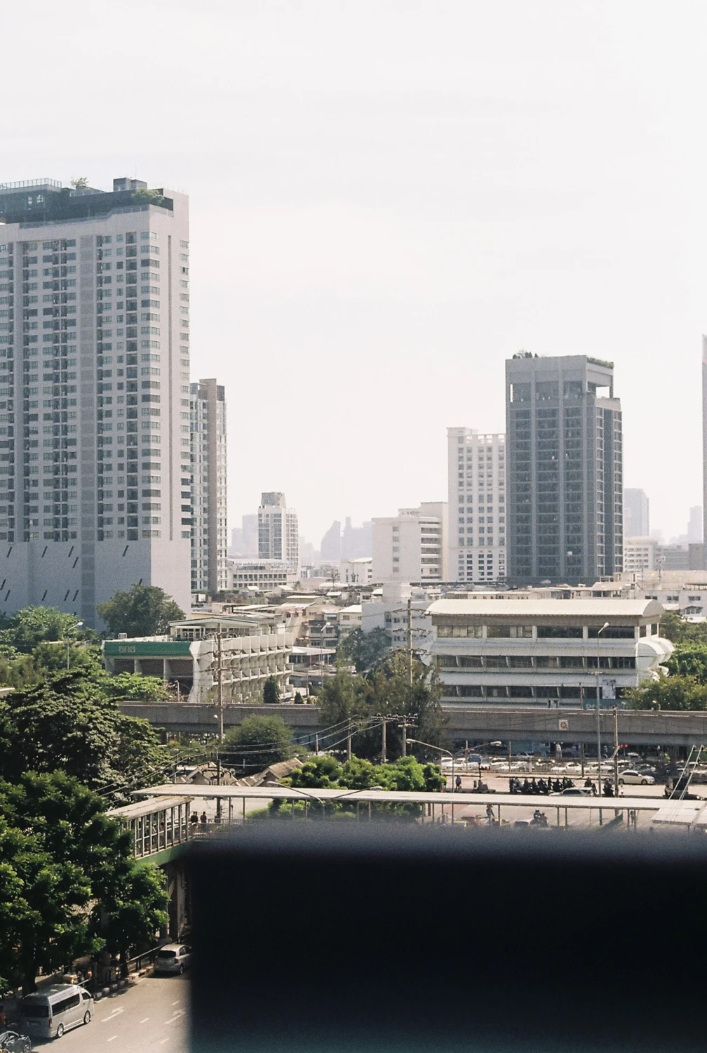 Winter in Bangkok shot on Fujifilm FujiColor C100 with a Yashica FX-7, developed at Photocity Ladphrao