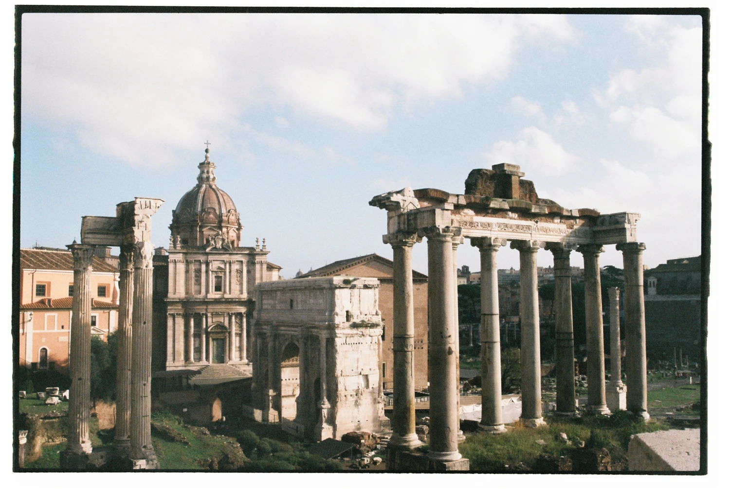 Rome #2 shot on Fujifilm FujiColor C200 with a Minolta Maxxum 3000i, developed at Carmencita, by Beatriz