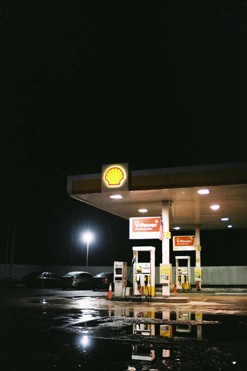 Shell shot on Kodak Gold 200 with a Canon EOS Kiss III L, by Ahmad Haziq