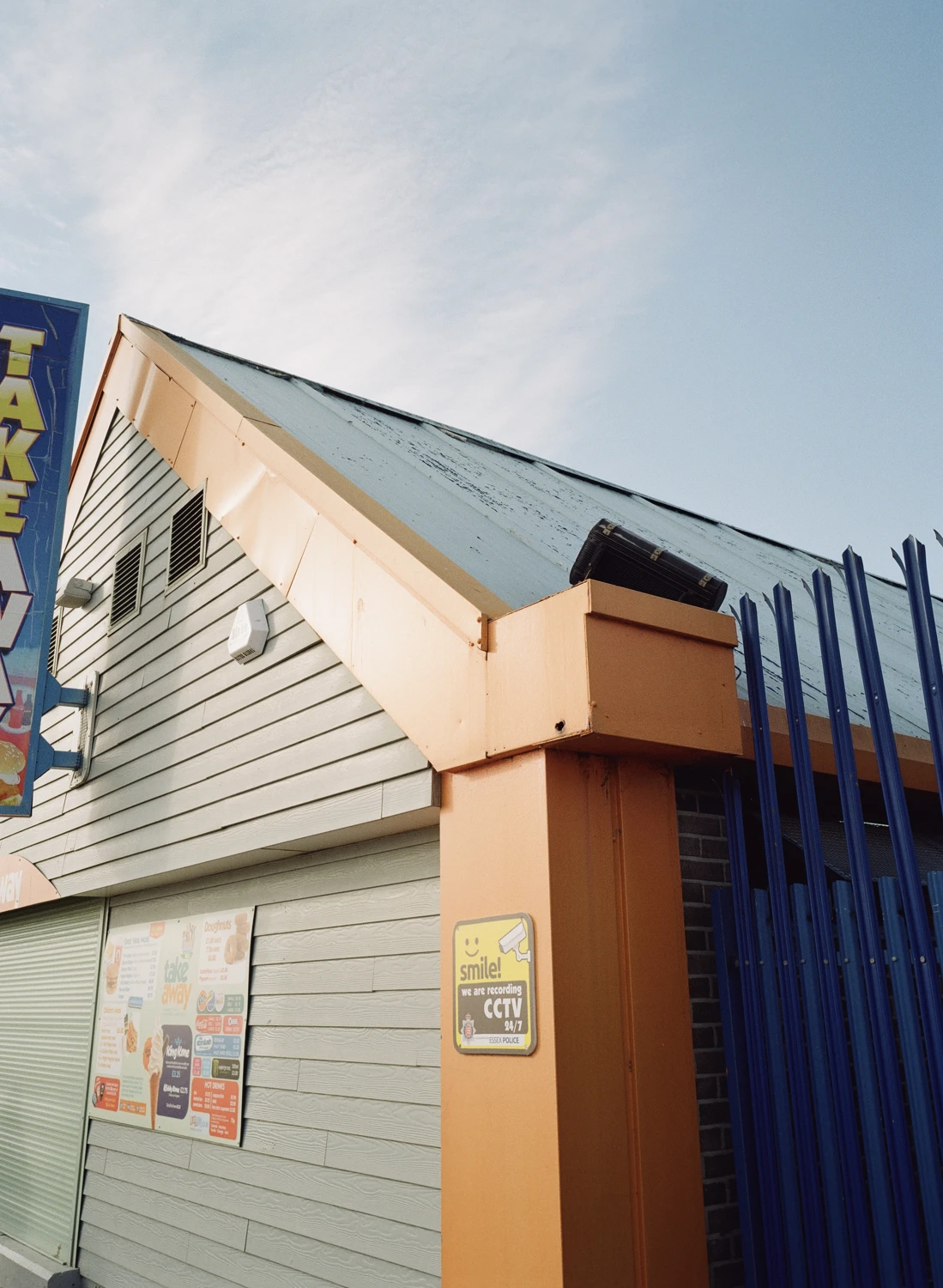 Film photo shot on Kodak Gold 200 with a Fuji GA645W, by Dan. Arsénio