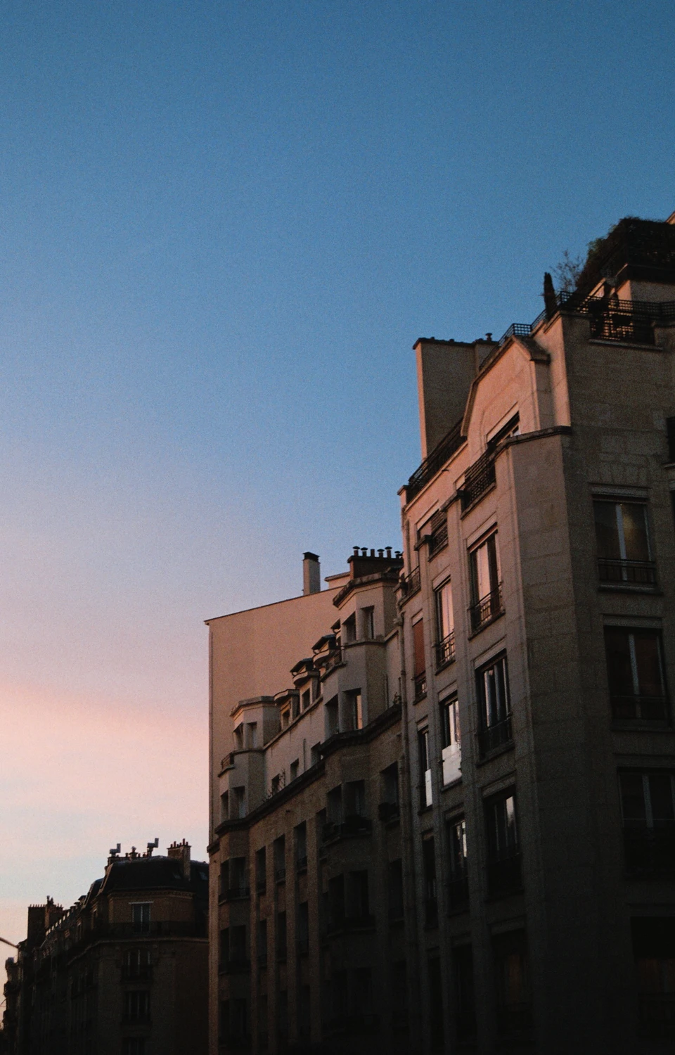 Paris shot on Fujifilm FujiColor C200 with a Canon 1000F, developed at Nation Photo, by Tim