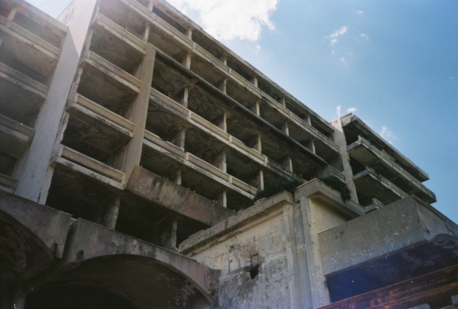 forgotten shot on Fujifilm Superia X-TRA 400 with a Canon Sure Shot Owl, by l