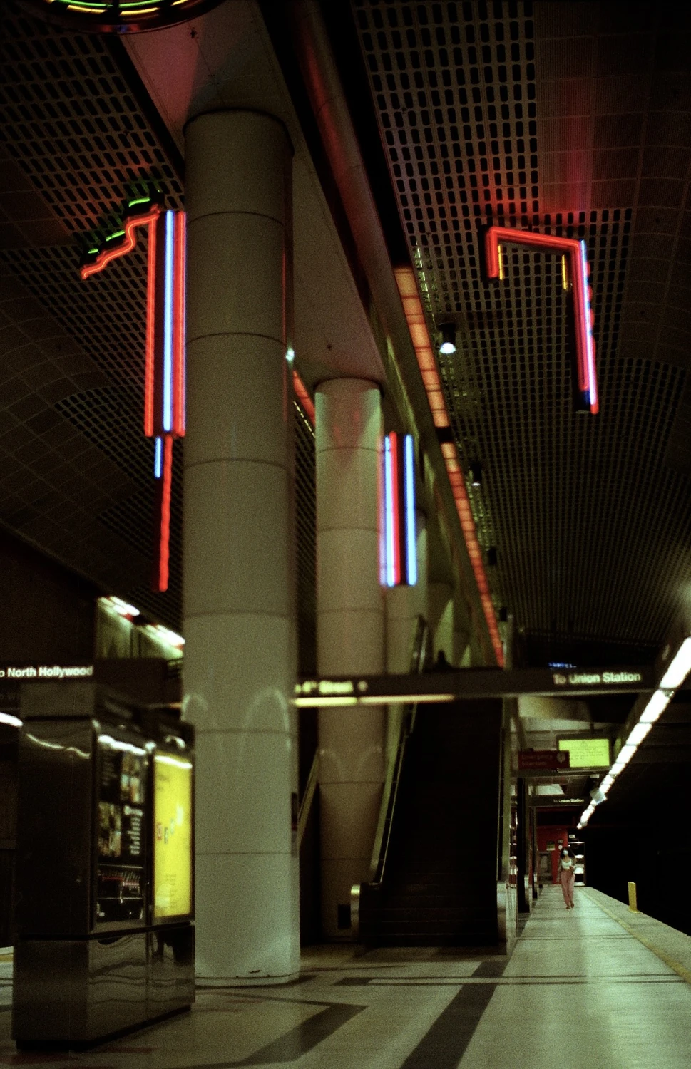 to union station shot on Fujifilm FujiColor C200 with a Leica R6, by kevin nick