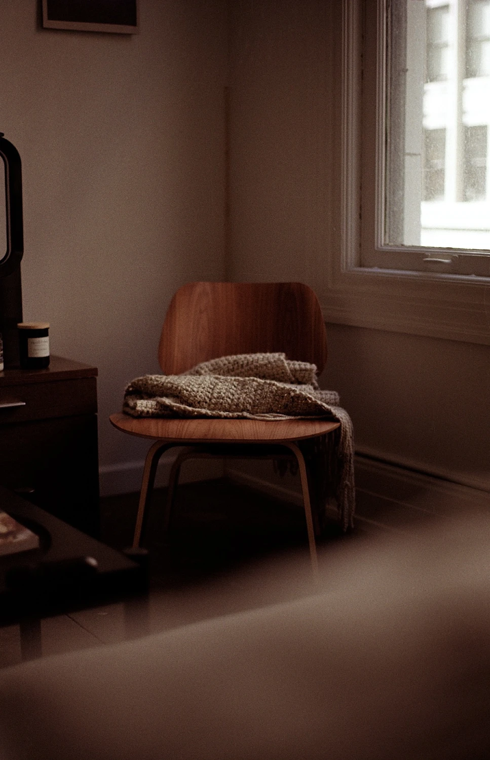 eames lcw shot on Fujifilm FujiColor C200 with a Leica R6, by kevin nick