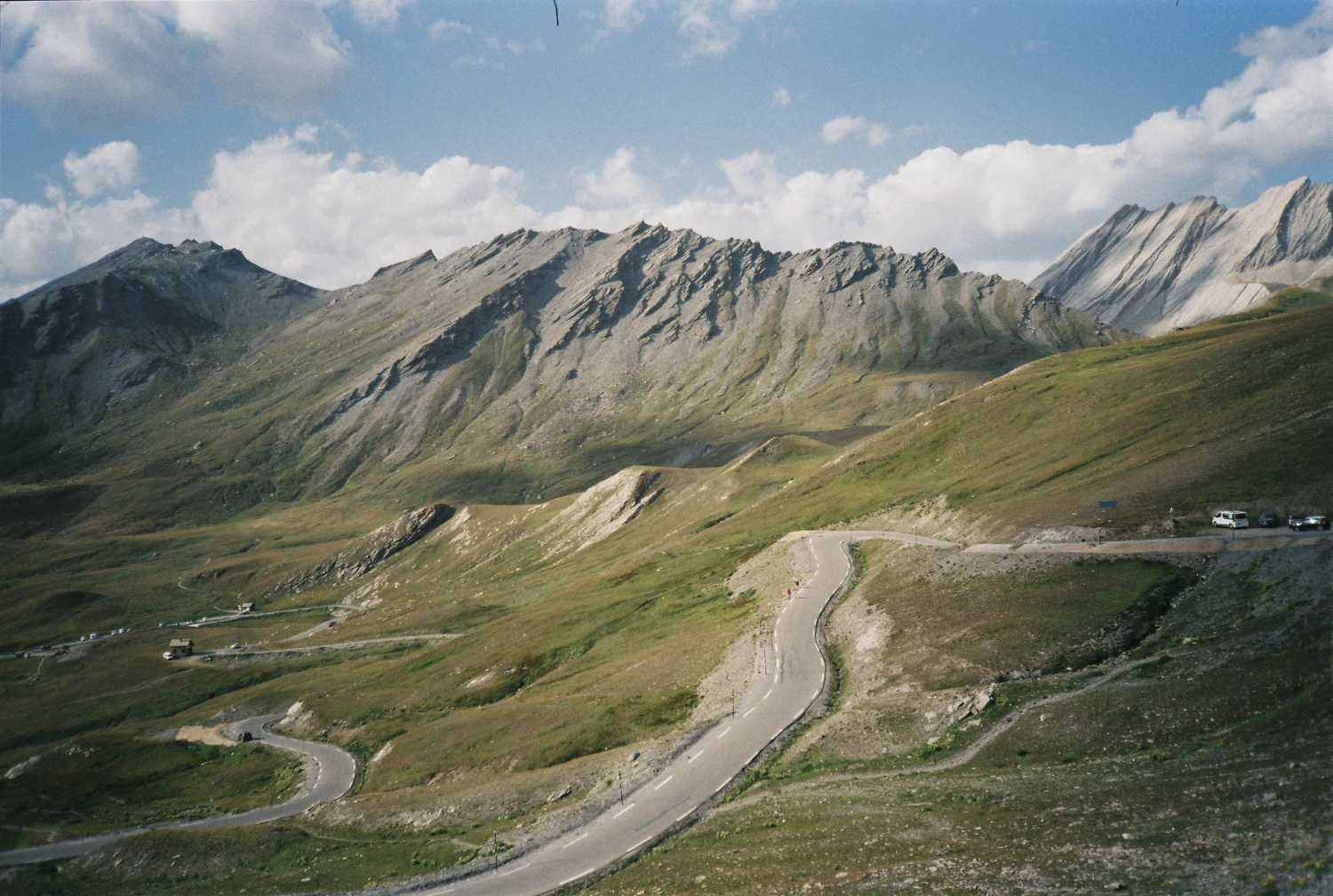 Les Alpes shot on Fujifilm FujiColor C200 with a Minolta Freedom III, by Catarina