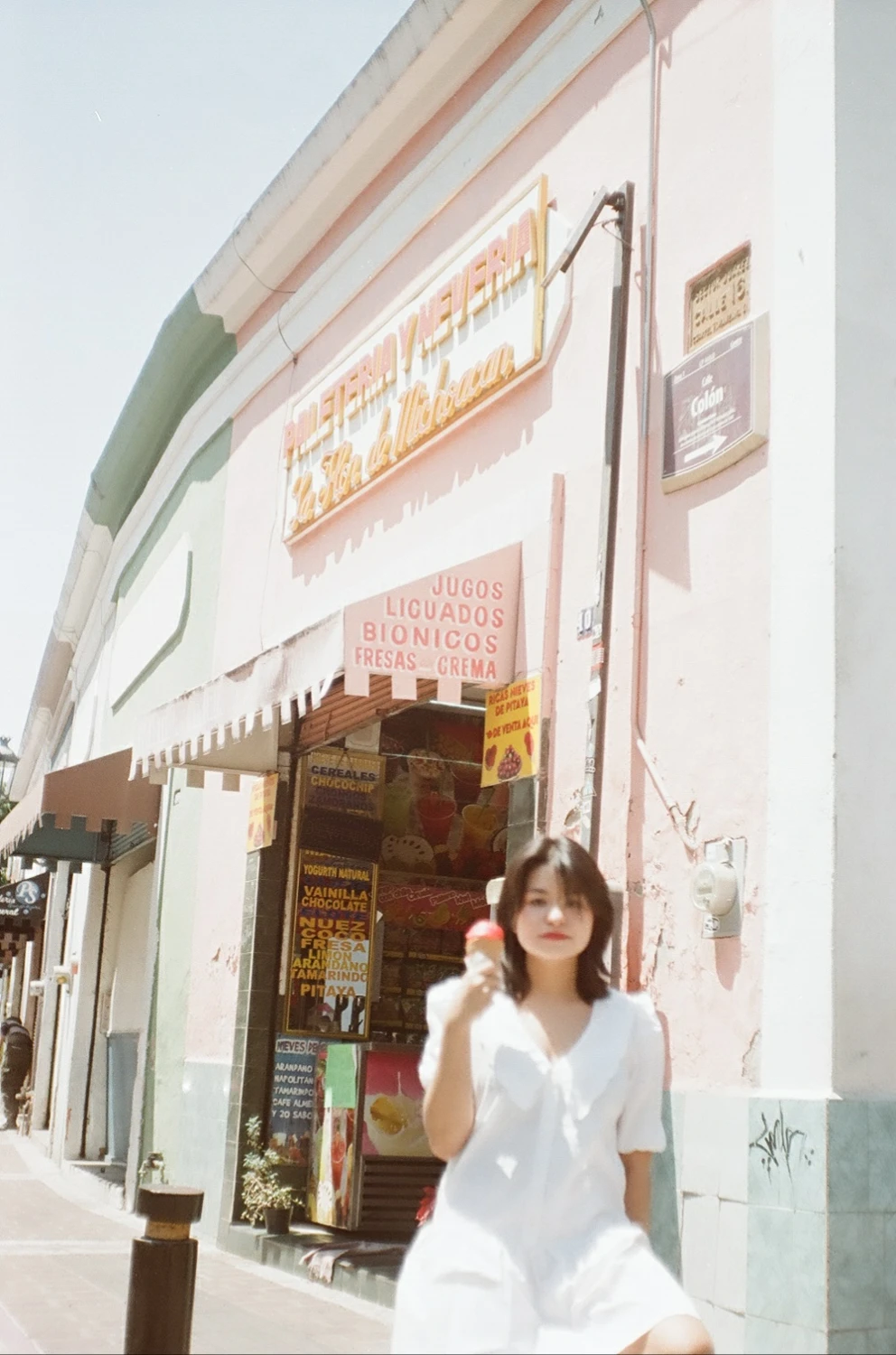 Rosa shot on Kodak Proimage 100 with a Yashica MG-1, by Iván Gamboa