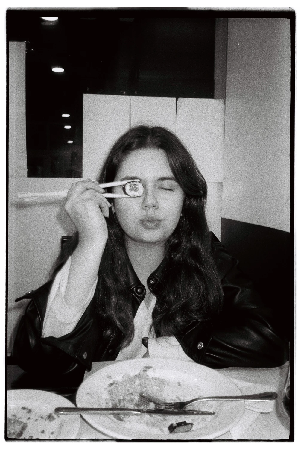 Snapshot Sushi shot on Ilford HP5 Plus 400 with a Samsung AF Slim, by Samuel Ferreira