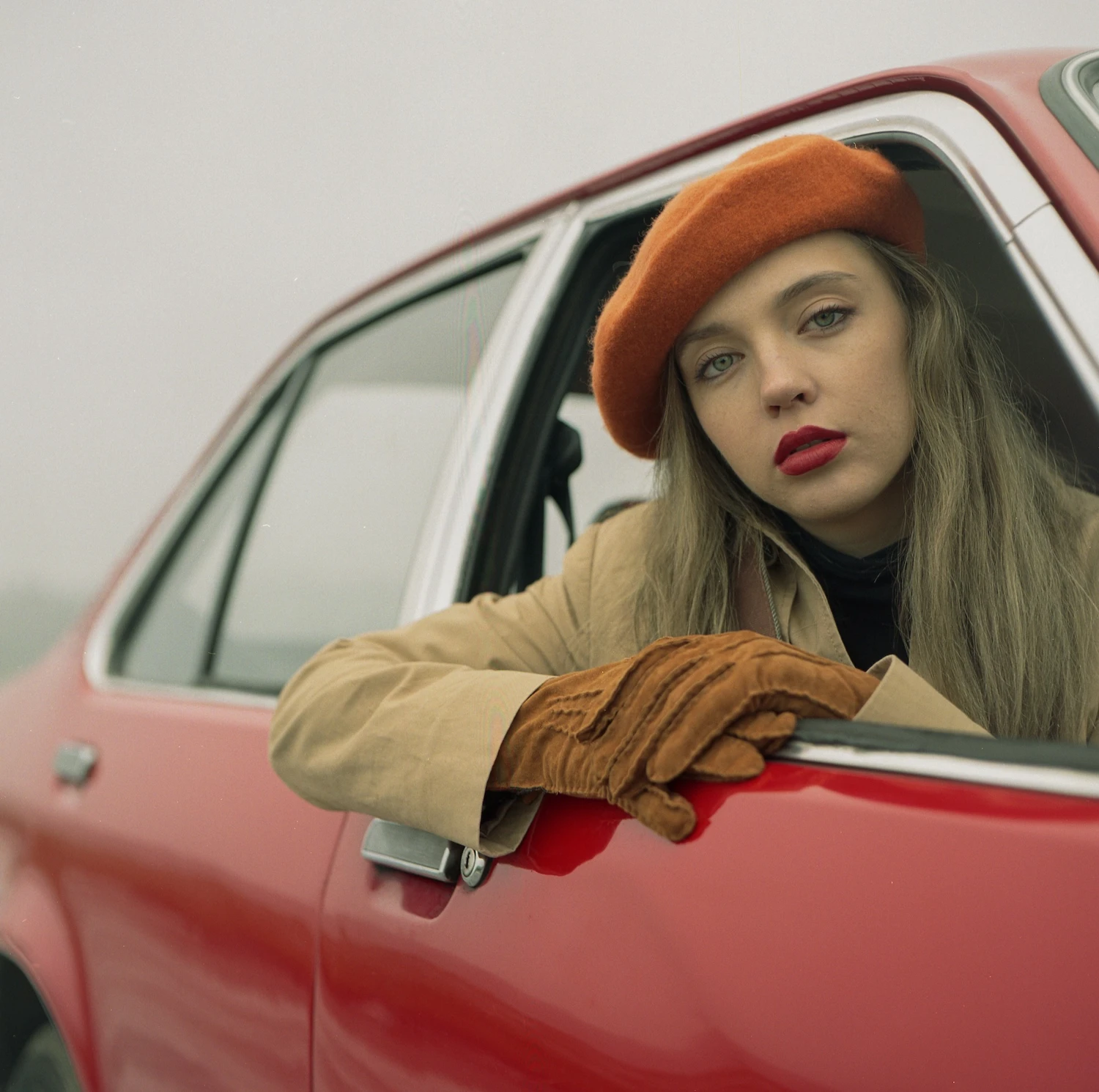 Lady in Red shot on Kodak Portra 400 with a Mamiya C33, by wyjatkowo_zimny_maj