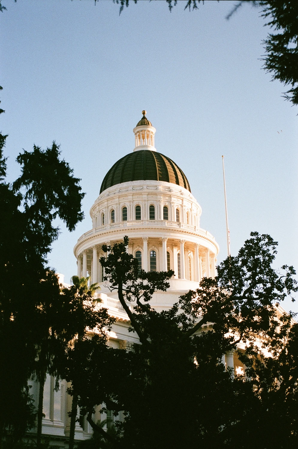 capital building shot on Fujifilm Superia X-TRA 400 with a Nikon N50, by Lucas Morace