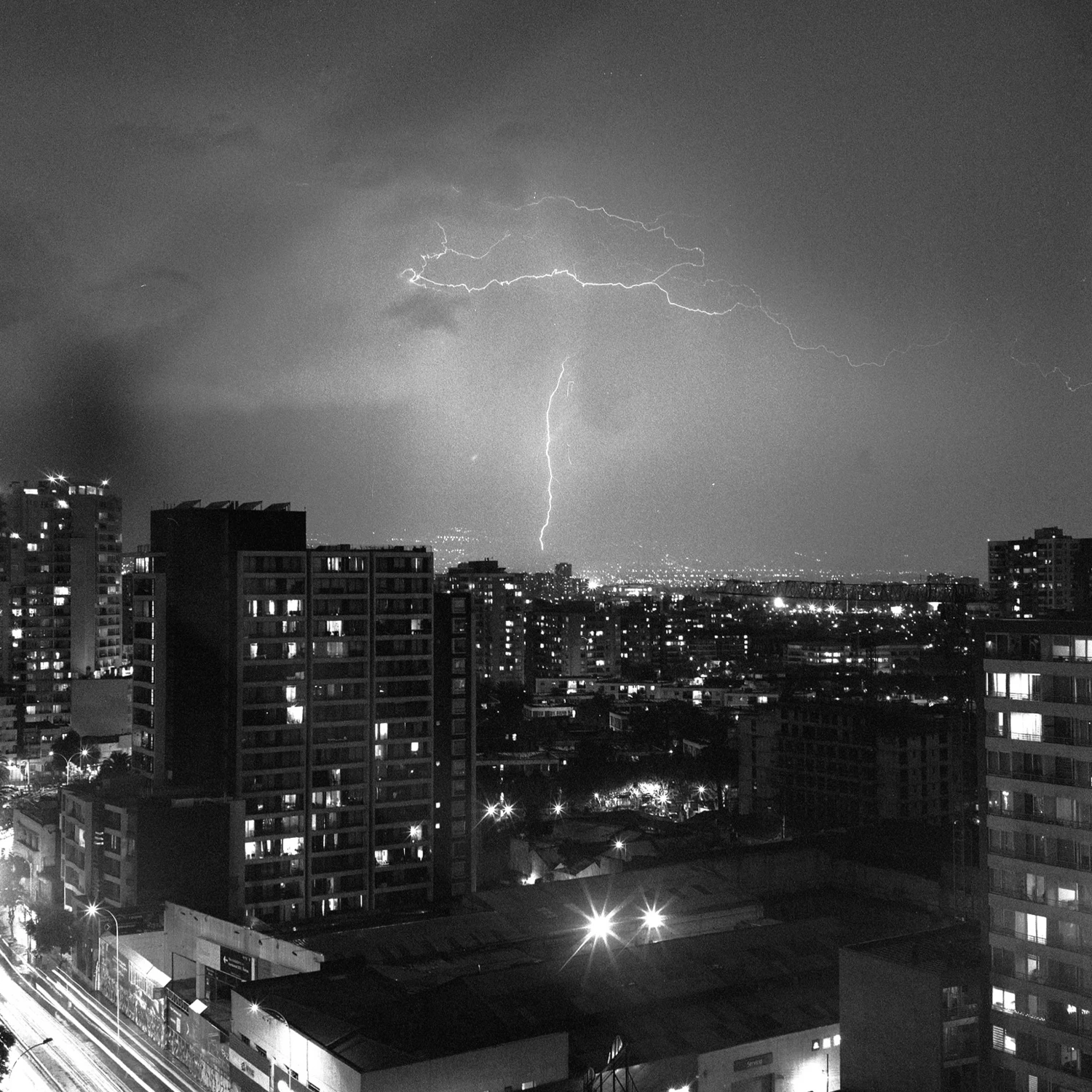 Tormenta eléctrica shot on Ilford HP5 Plus 400 with a Rolleiflex 2.8E, by Pablo Go