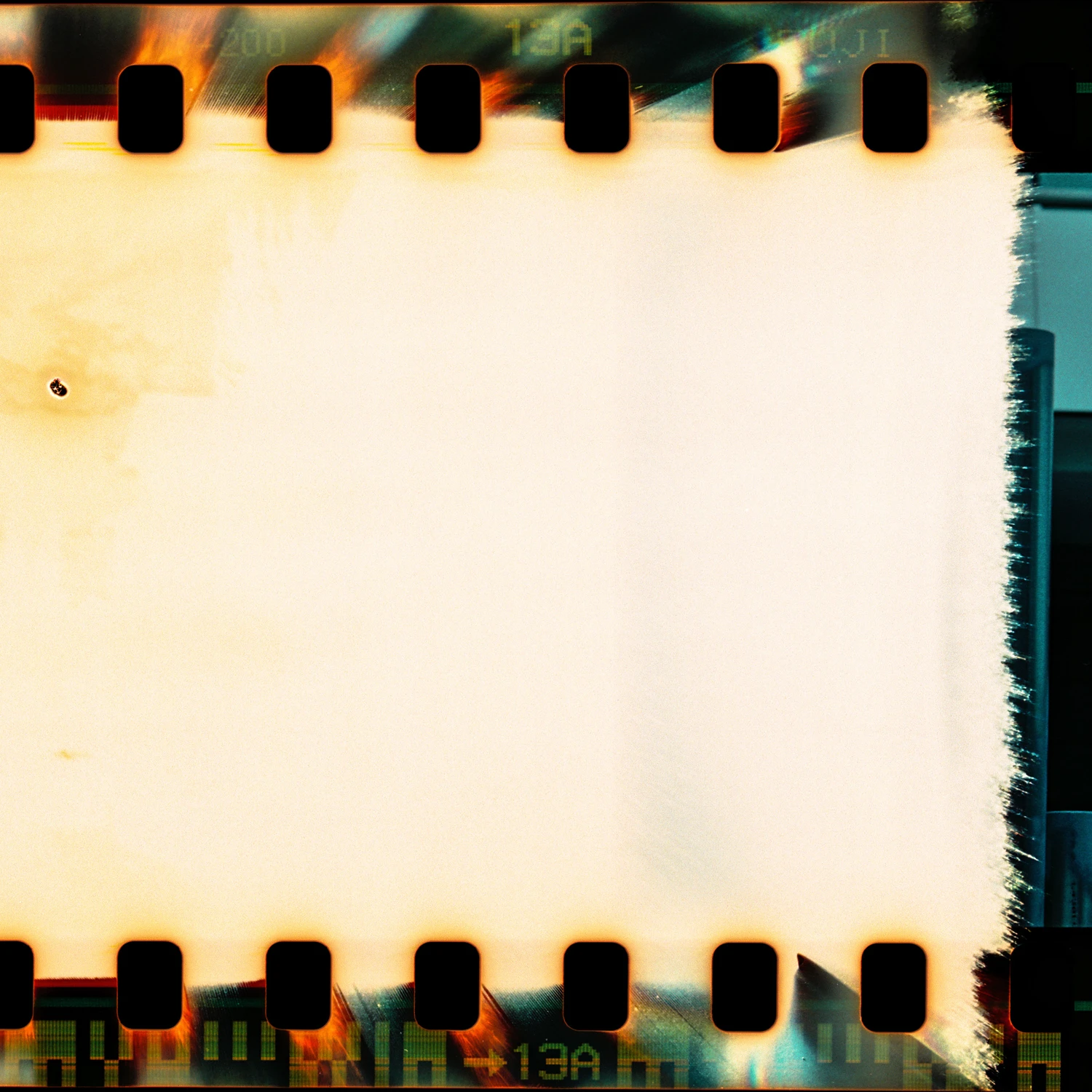Supernova Sprocketholes shot on Fujifilm Superia 200 with a Voigtländer Bessa R2M, by Kristof
