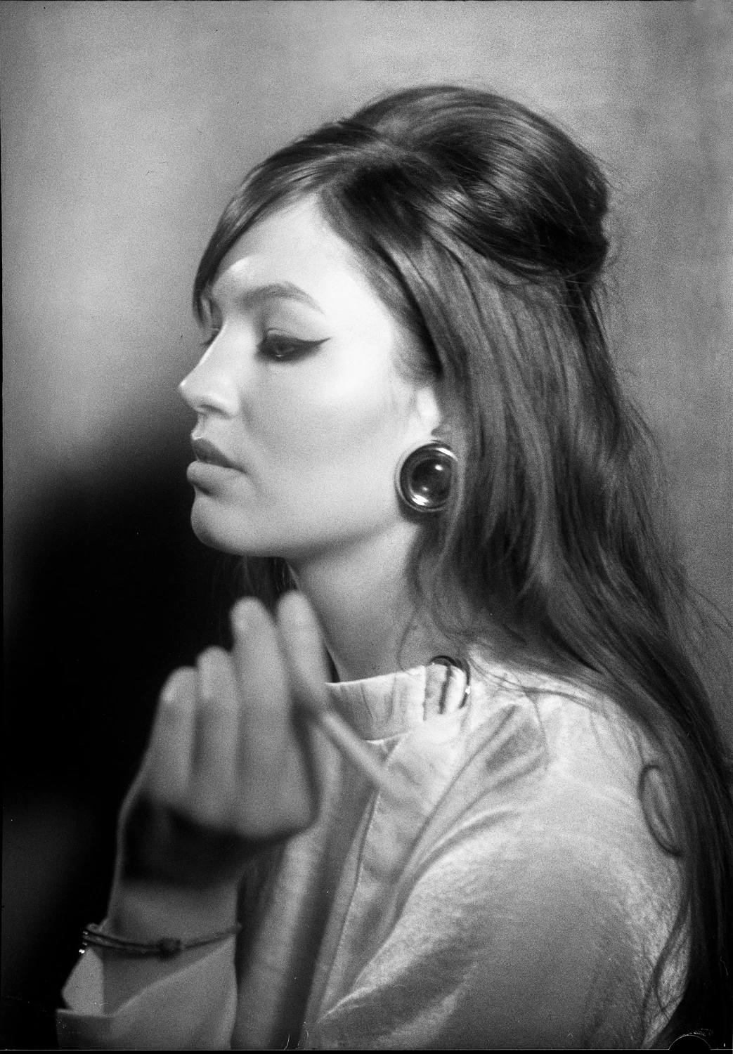 Anna shot on Foma RetroPan 320 Soft with a Brückner Rabenau Solid, by Joanna Justyna