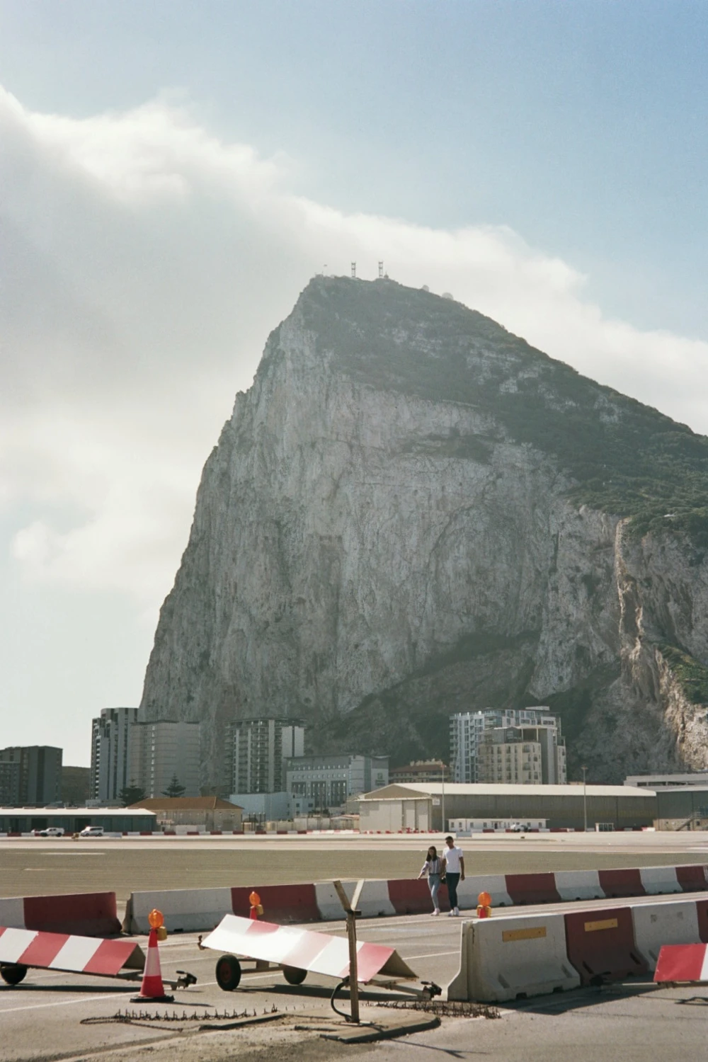 Gibraltar-Rock shot on Kodak Portra 160 with a Minolta Riva Zoom 70W, developed at Fotoprix, by Guiller