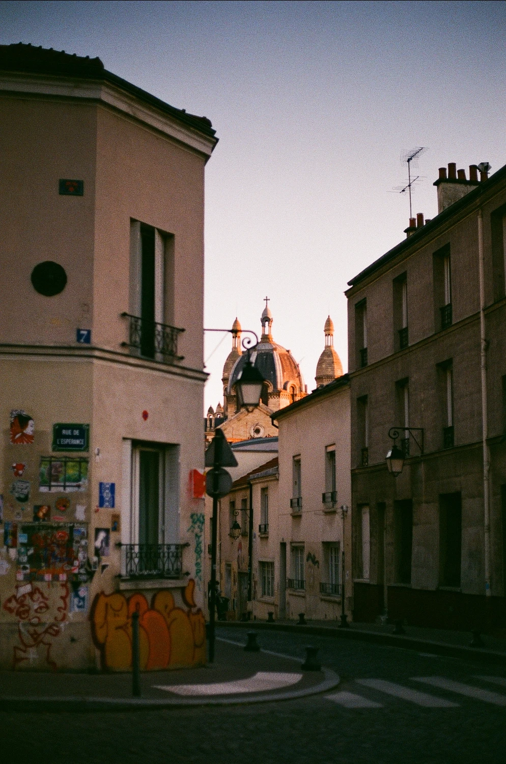 Paris shot on Fujifilm FujiColor C200 with a Canon 1000F, developed at Nation Photo, by Tim