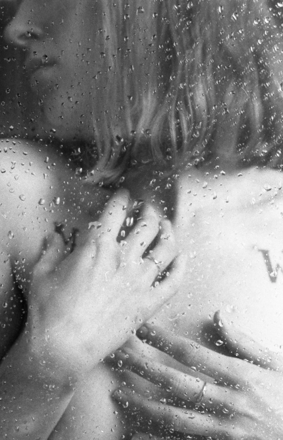 Pluie caniculaire shot on Ilford Delta 3200 with a Minolta, by Sanja Lesniowska