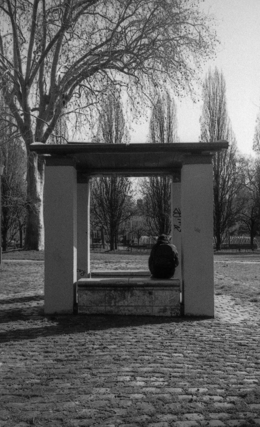 Where are you now shot on Kodak Tri-X 400 with a Fujifilm DL-150, by Rémi Guez