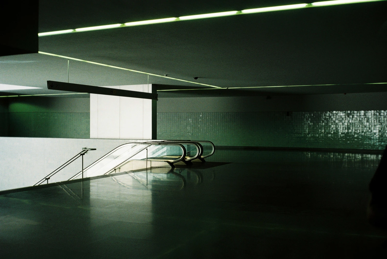 Subway in Porto shot on Fujifilm FujiColor C200 with a Canon EOS 30, by Luca Mulkens