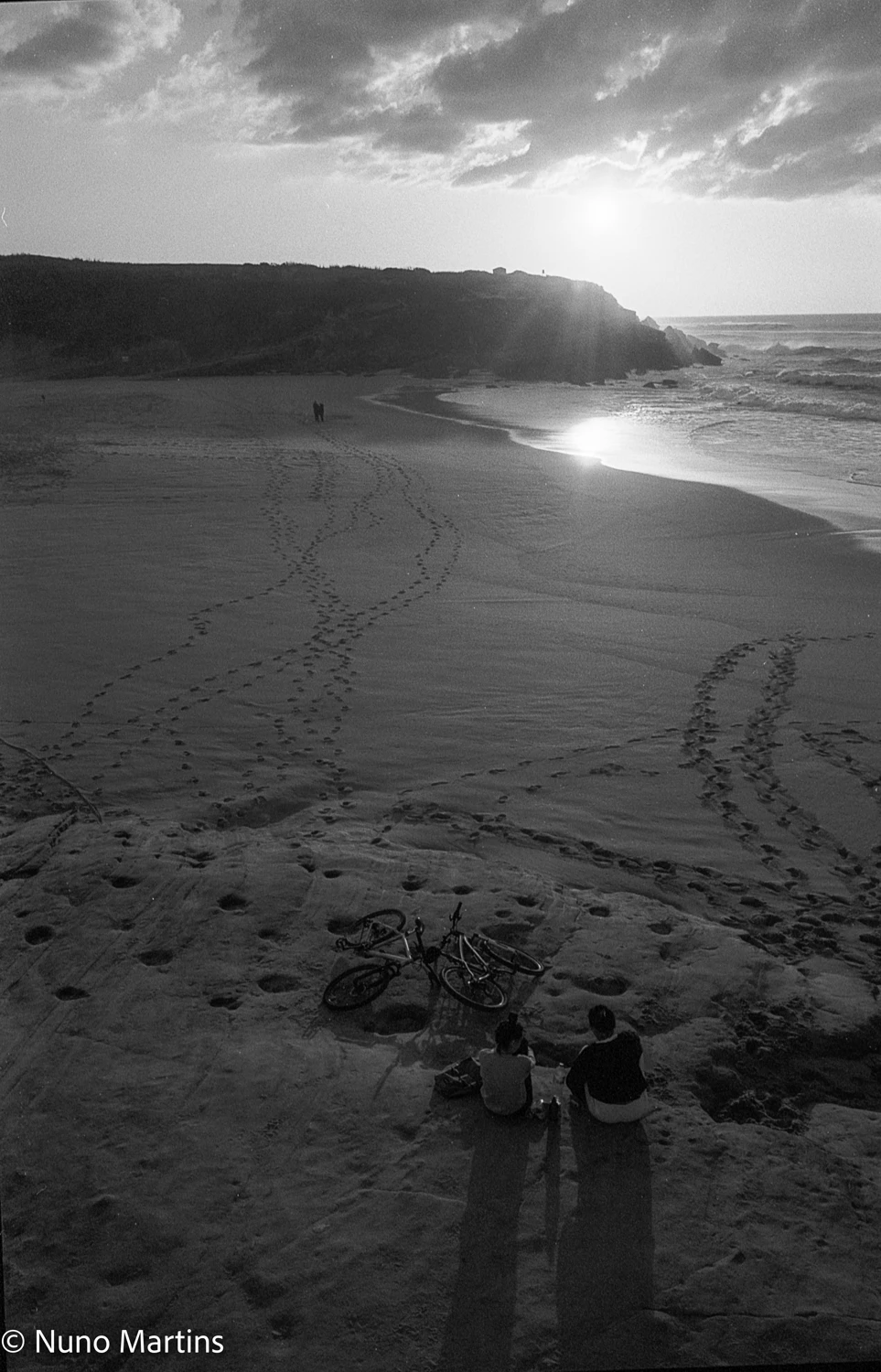 Sunset at Maçãs Beach shot on Agfa APX 100 with a Mamiya ZM, by Npipas
