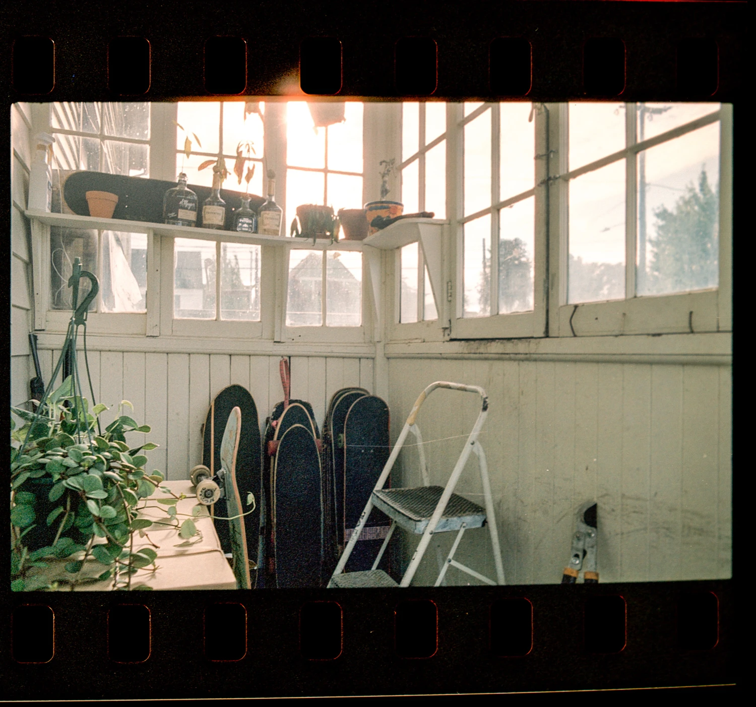 Golden hour in a mud room shot on Svema Foto 100 with a Nikon F3, by Steven Redondo