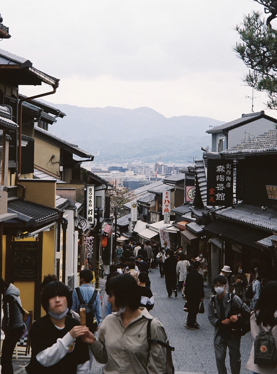 Film photo shot on Fujifilm Superia Premium 400 with a Minolta Alpha 303si Super, by Salma