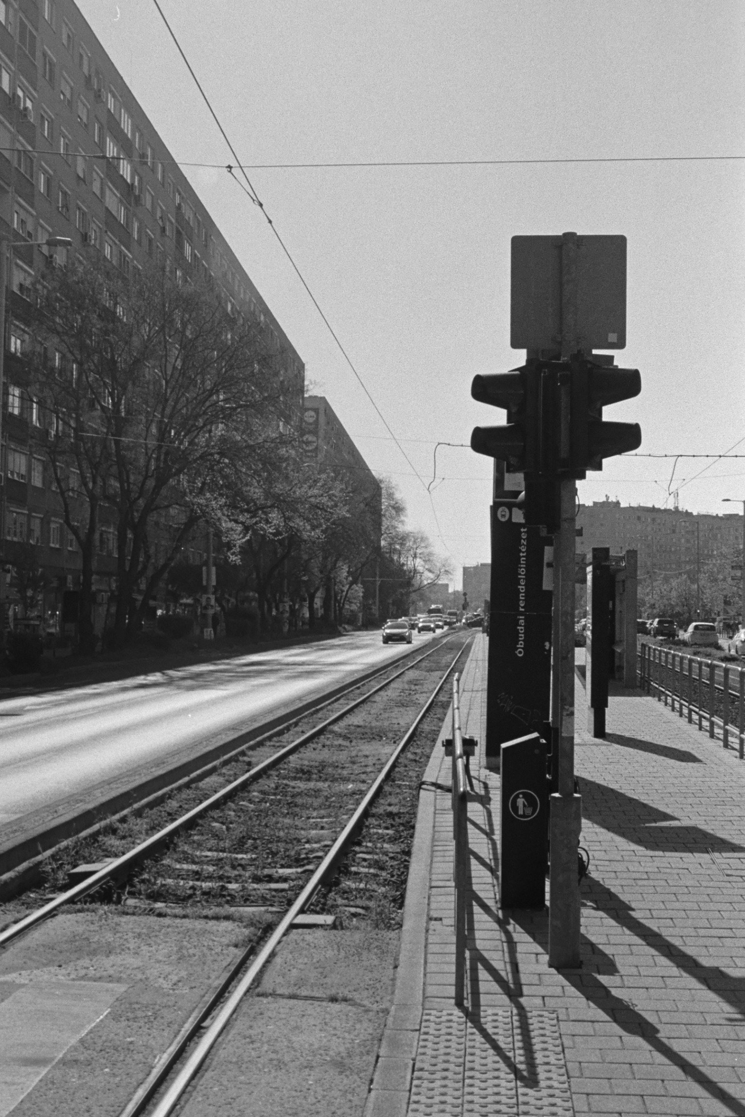 Perspective shot on Ilford HP5 Plus 400 with a Canon EOS 33, developed at Home / Self-Developed, by Endre